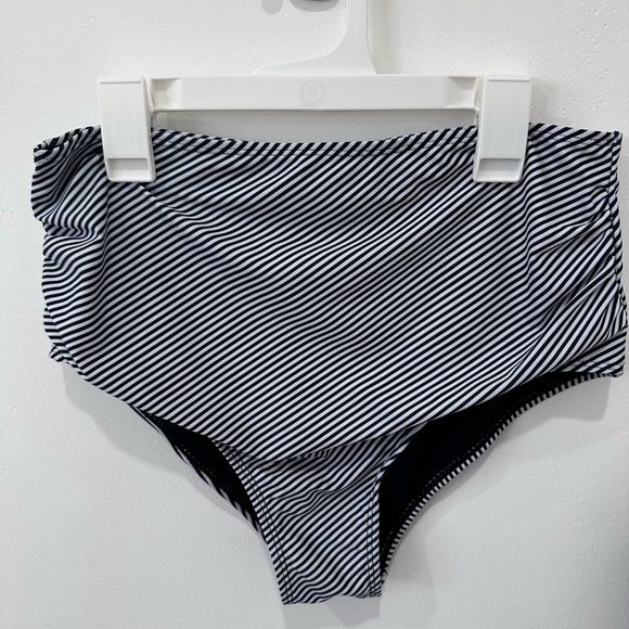 Black and White Striped Tankini Set - Picture 3 of 8